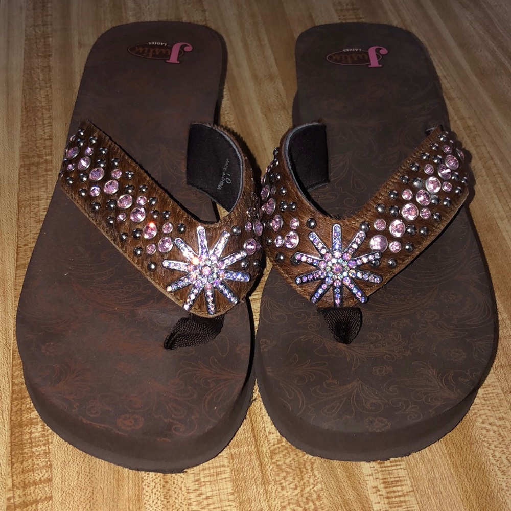 BRAND NEW Brown Cavender’s/ Justin’s sandals